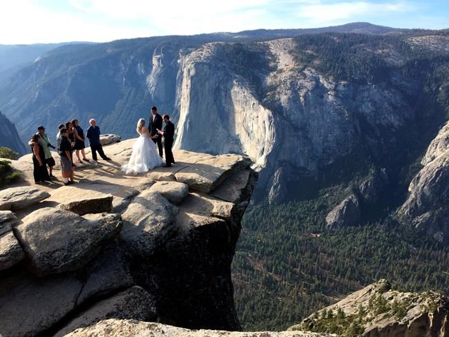 Yosemite rangers recover bodies of 2 who fell from overlook | iNFOnews.ca Yosemite rangers recover bodies of 2 who fell from overlook | iNFOnews.ca