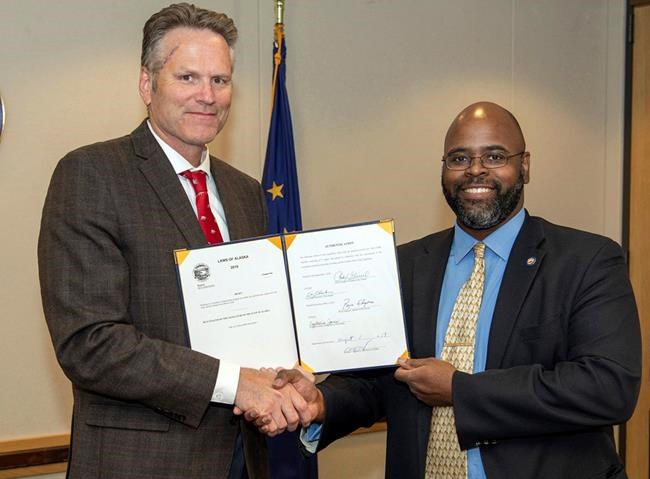 Alaska governor has skin cancer removed from forehead | iNFOnews.ca