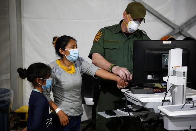 US drops Trump plan for more biometric data on immigrants | iNFOnews.ca CP921138366