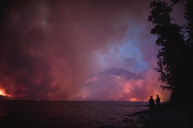 Wildfire moves closer to Glacier National Park's scenic road | iNFOnews.ca CP2131007282