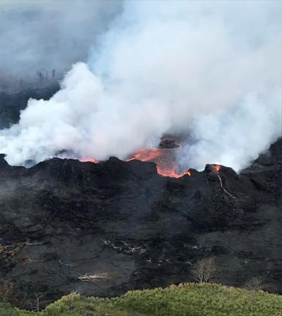 The Latest: Lava crosses highway, destroys 400 utility poles | iNFOnews.ca