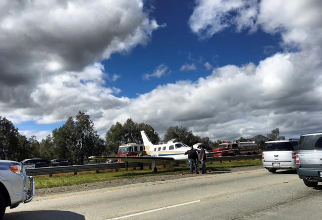 Plane lands on California highway median; no one injured | iNFOnews.ca Plane lands on California highway median; no one injured | iNFOnews.ca