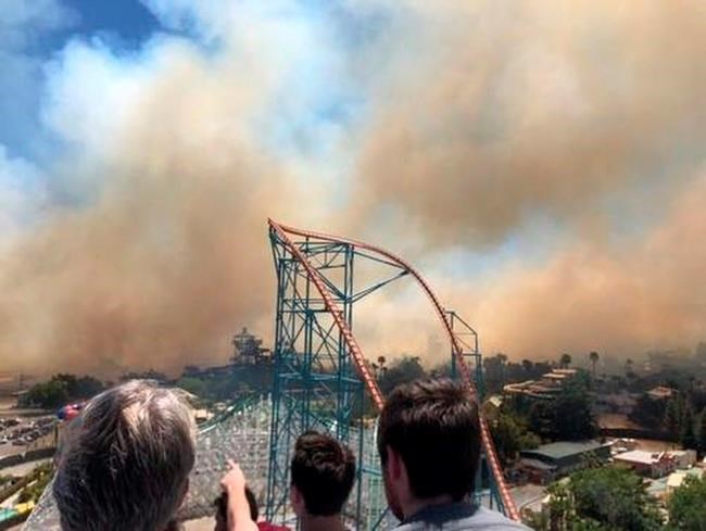 Wildfire prompts evacuation at California Six Flags park | iNFOnews.ca