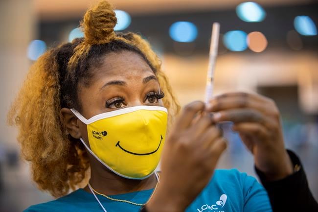 Fully vaccinated people can gather without masks, CDC says | iNFOnews.ca