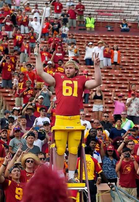 Blind long-snapper Jake Olson plays in game for USC Trojans | iNFOnews.ca Blind long-snapper Jake Olson plays in game for USC Trojans | iNFOnews.ca