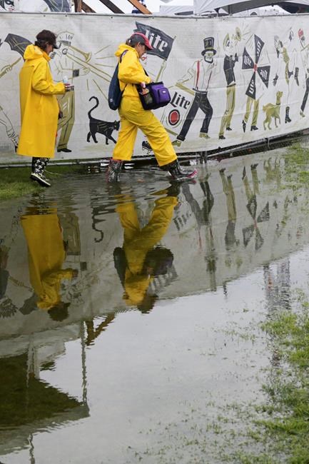 50th New Orleans Jazz Fest opens after brief rain delay | iNFOnews.ca 50th New Orleans Jazz Fest opens after brief rain delay | iNFOnews.ca
