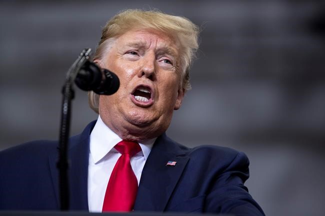 Donald Trump works up a sweat at a Louisiana campaign rally | iNFOnews.ca