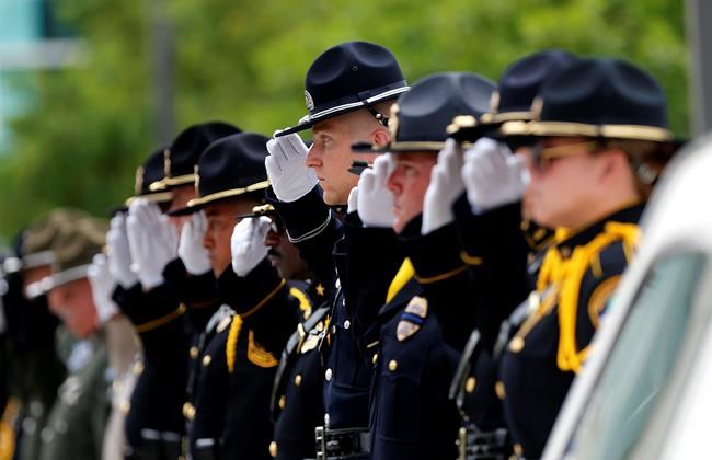Baton Rouge to continue to mourn officers slain in ambush | iNFOnews.ca CP840854491