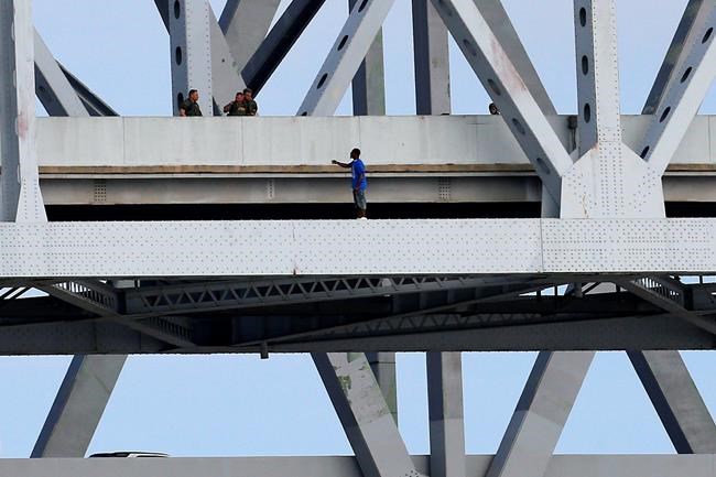 Police: Suspect in double slaying in critical condition | iNFOnews.ca CP1158436483