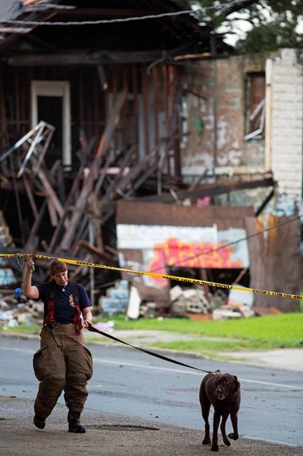 2 houses collapse as strong storms pummel New Orleans | iNFOnews.ca