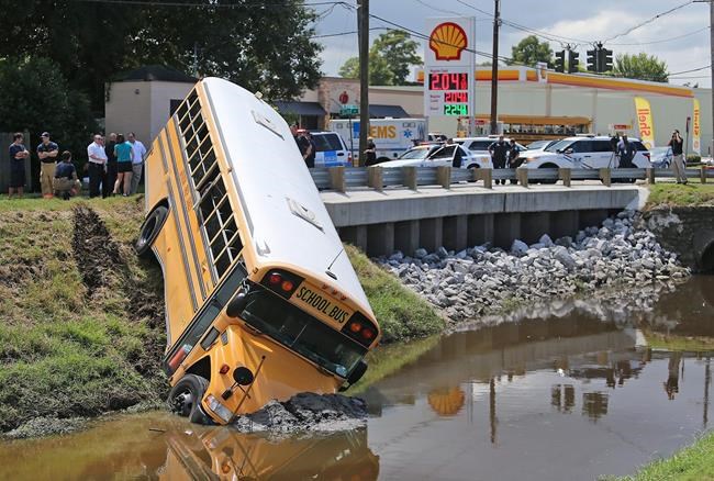 Minor injuries when school bus runs onto bank of canal | iNFOnews.ca Minor injuries when school bus runs onto bank of canal | iNFOnews.ca