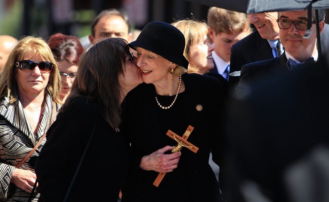 Mourners, including chefs in white coats, gather at funeral for celebrity chef Paul Prudhomme | iNFOnews.ca CP34920644