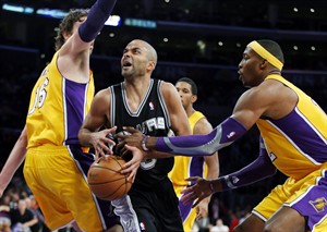 Danny Green's clutch 3-pointer pushes Spurs past Lakers 84-82; LA's 1st loss under Bickerstaff | iNFOnews.ca CP20769845