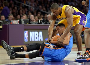 Kevin Durant scores 42 as NBA-best OKC Thunder send Lakers to their 6th straight loss, 116-101 | iNFOnews.ca CP21530763