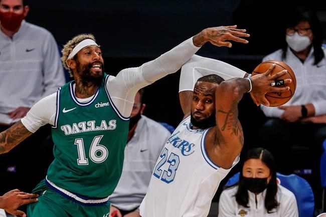 LeBron becomes No. 2 Xmas scorer, Lakers top Mavs 138-115 | iNFOnews.ca CP674941658