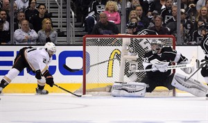 Quick beats Gibson, and Los Angeles Kings force Game 7 with 2-1 win over Anaheim Ducks | iNFOnews.ca CP28372429