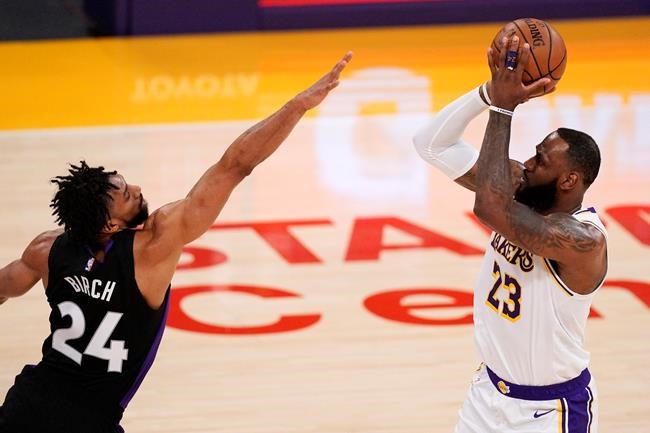 Lowry leads depleted Raptors past Lakers; LeBron exits early | iNFOnews.ca