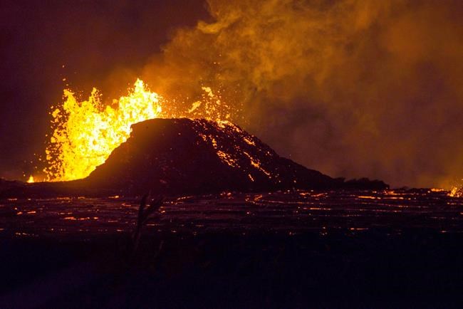 Hawaii school cleans, but ash still coats desks, floors | iNFOnews.ca