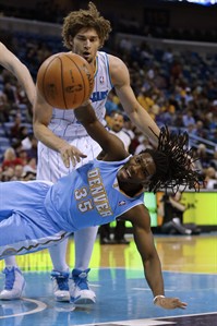Roberts has 18 assists, Hornets snap Nuggets' 15-game win streak with 110-86 victory | iNFOnews.ca