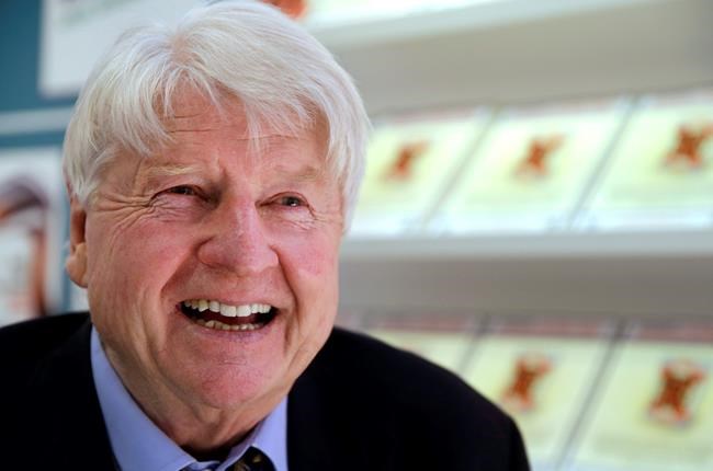 Broadcaster: Boris Johnson's father seeks French citizenship | iNFOnews.ca