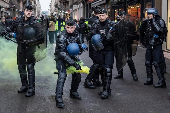 French police tactics at yellow vest protests under fire | iNFOnews.ca