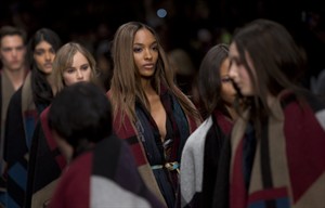 Harry Styles, Bradley Cooper, Naomie Harris in all-star front row at Burberry's fashion show | iNFOnews.ca CP27255740