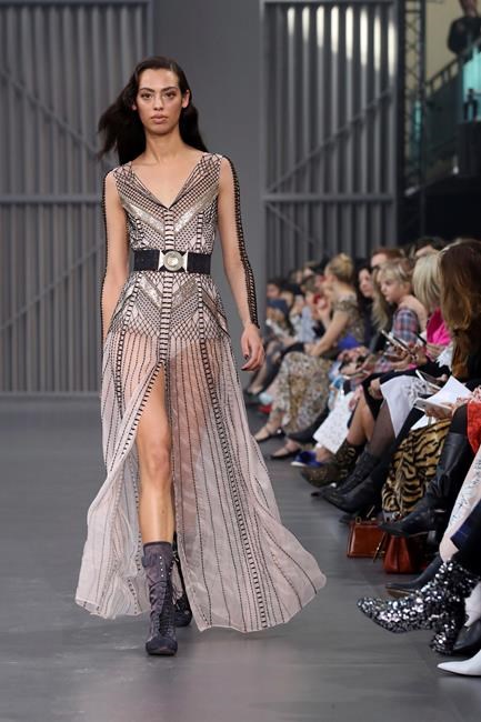 London fashion: 70s vibe at Mouret, glamour from Temperley | iNFOnews.ca London fashion: 70s vibe at Mouret, glamour from Temperley | iNFOnews.ca