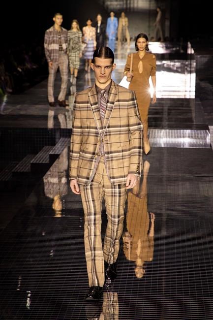 Kendall Jenner headlines London Fashion Week's Burberry show | iNFOnews.ca