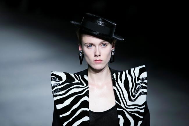 Dior fuses '60s spirit, women's lib at Paris Fashion Week | iNFOnews.ca