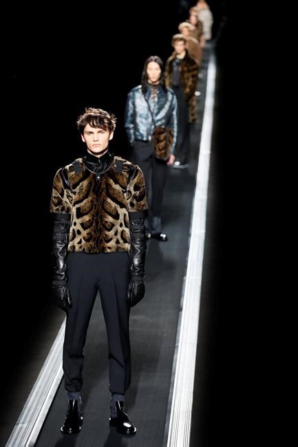 Dior pulls the stars in conveyor-belt menswear show in Paris | iNFOnews.ca