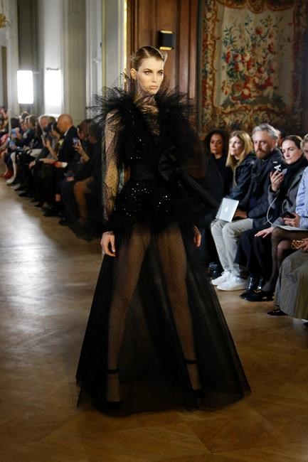 Hermes dreams of stars in Paris; Elie Saab channels '70s | iNFOnews.ca Hermes dreams of stars in Paris; Elie Saab channels '70s | iNFOnews.ca