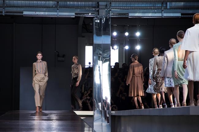 Tisci's first Burberry show a London Fashion Week hit | iNFOnews.ca