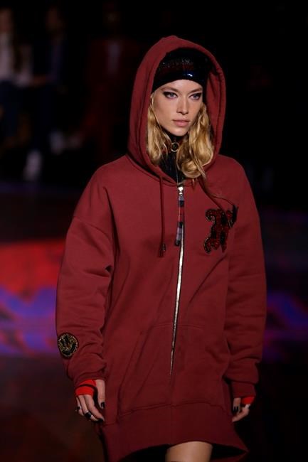 Tommy Hilfiger and Gigi Hadid stage London Fashion Week show | iNFOnews.ca