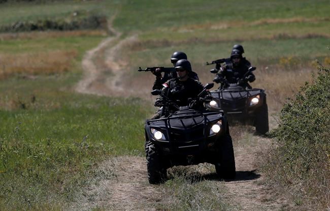 Serbia leader says country could seal border to migrants | iNFOnews.ca