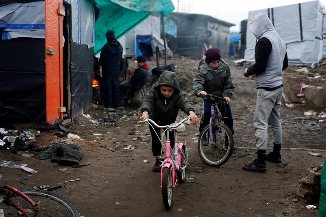 Britain to begin taking Calais migrant children within days | iNFOnews.ca