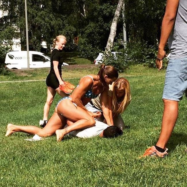 Bikini-clad Swedish cop makes arrest while sunbathing | iNFOnews.ca Bikini-clad Swedish cop makes arrest while sunbathing | iNFOnews.ca