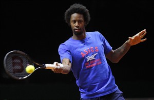 Despite bad back, Federer to face Monfils in Davis Cup final; Wawrinka to open against Tsonga | iNFOnews.ca CP30782762