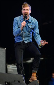 Kaiser Chiefs kick off Glastonbury Fest ahead of gigs by Arcade Fire, Dolly Parton, Metallica | iNFOnews.ca
