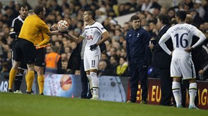3 men charged over Tottenham 'selfies' pitch invasion during Europa League game | iNFOnews.ca CP30931840