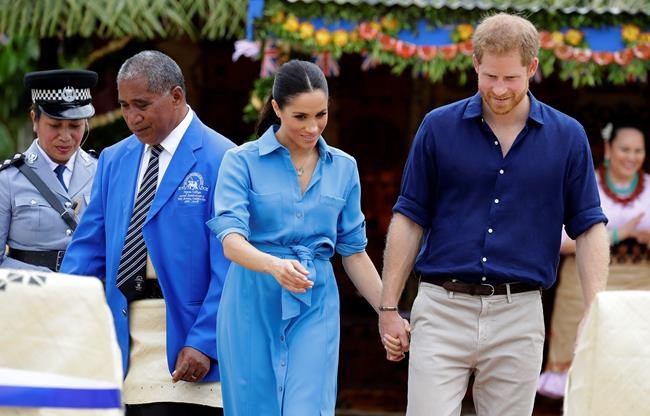 Plane carrying Harry and Meghan aborts landing, flies around | iNFOnews.ca Plane carrying Harry and Meghan aborts landing, flies around | iNFOnews.ca