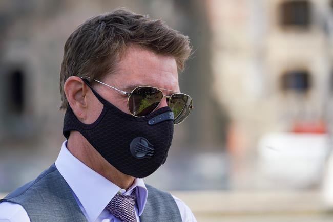 On a mission: Tom Cruise insists on social distancing on set | iNFOnews.ca CP785487036