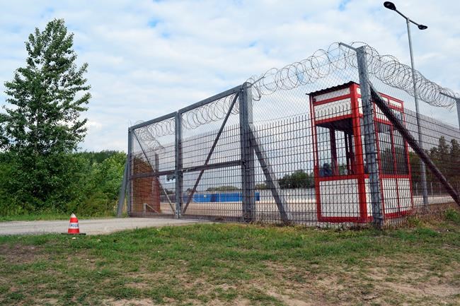 In darkness, Hungary deports Afghan family of 6 to Serbia | iNFOnews.ca In darkness, Hungary deports Afghan family of 6 to Serbia | iNFOnews.ca