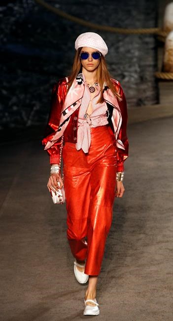 Chanel wows celebrities with ship for cruise show in Paris | iNFOnews.ca Chanel wows celebrities with ship for cruise show in Paris | iNFOnews.ca
