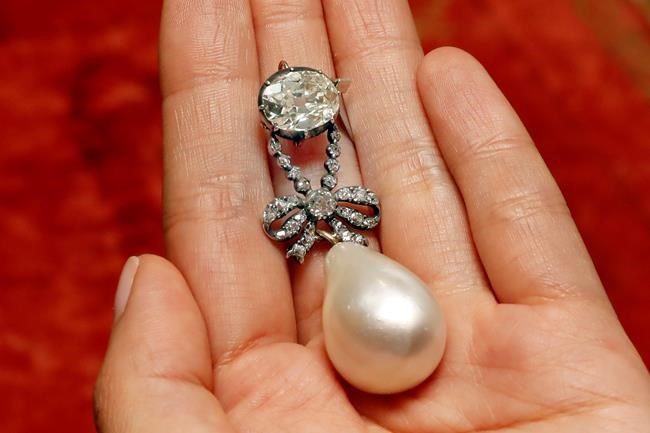 Long hidden, Marie Antoinette's jewels go up for auction | iNFOnews.ca Long hidden, Marie Antoinette's jewels go up for auction | iNFOnews.ca