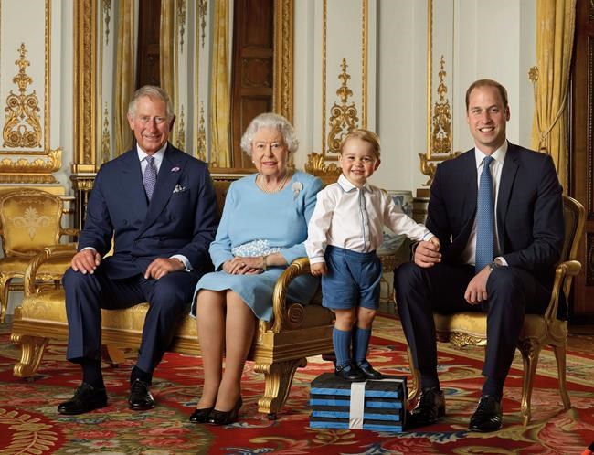 The Queen in new photo portrait with 3 heirs to throne | iNFOnews.ca