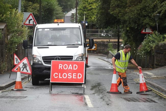 UK town evacuated over fears of dam collapse | iNFOnews.ca CP27493016