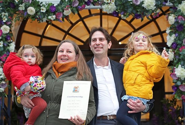 Heterosexual couples form 1st civil partnerships in England | iNFOnews.ca