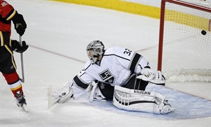 Sean Monahan scores shootout winner as Calgary edges Los Angeles 4-3 | iNFOnews.ca CP27940214