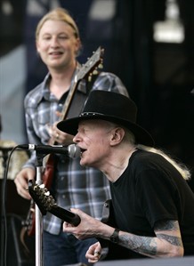 Texas blues legend Johnny Winter dies at age 70 in Zurich amid European tour | iNFOnews.ca Texas blues legend Johnny Winter dies at age 70 in Zurich amid European tour | iNFOnews.ca
