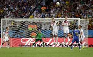 FIFA banks record $2B revenue in 2014, turns total profit of $337M from World Cup in Brazil | iNFOnews.ca CP32370230